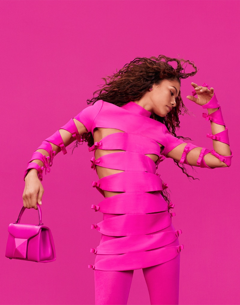 imagen 4 de Valentino: Zendaya es la nueva mujer de rosa.