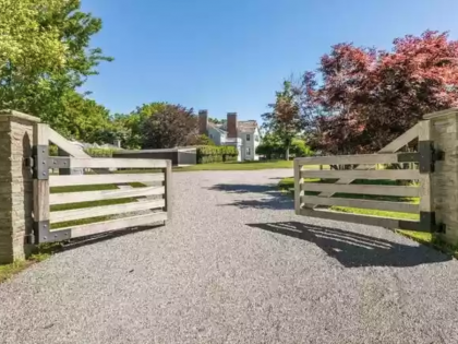 Alec Baldwin vende su espectacular casa de campo en los Hamptons.