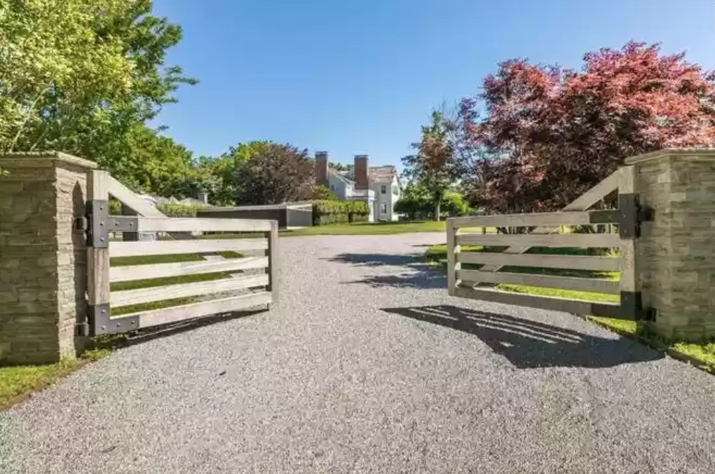 imagen 2 de Alec Baldwin vende su espectacular casa de campo en los Hamptons.