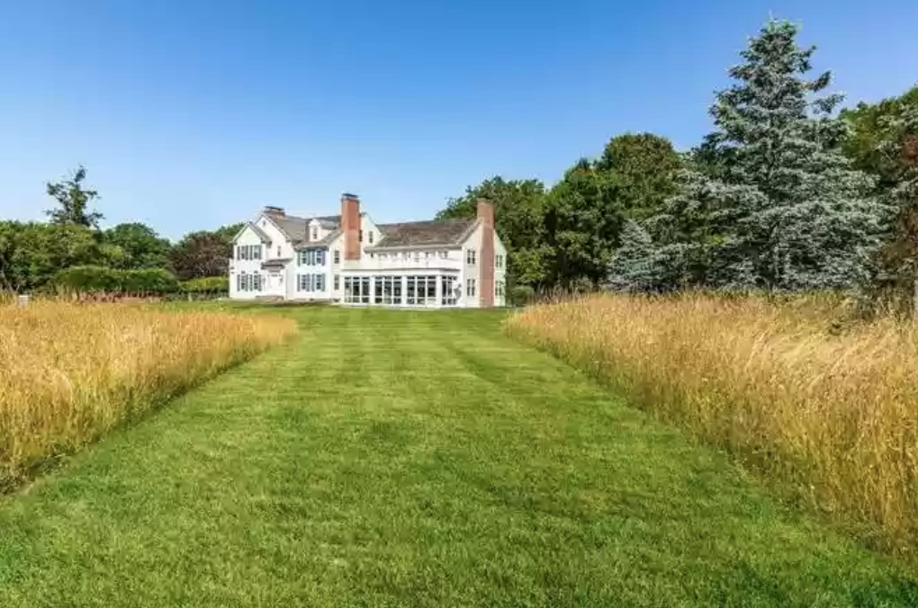 imagen 3 de Alec Baldwin vende su espectacular casa de campo en los Hamptons.