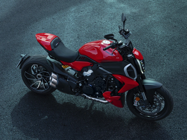 Diavel V4 2023: Ducati actualiza su bestia.
