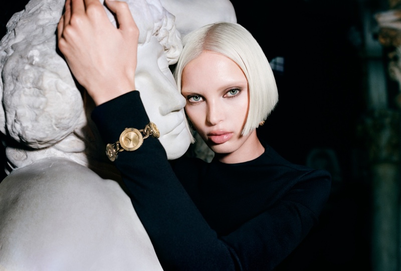 imagen 2 de El abrazo del tiempo y Versace.