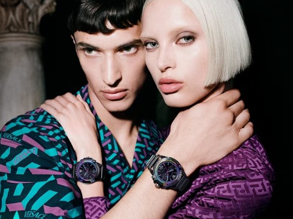 El abrazo del tiempo y Versace.