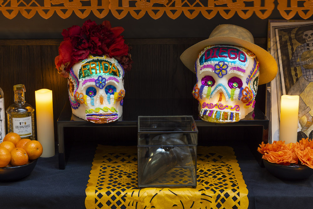 imagen 5 de No te puedes perder el altar de muertos diseñado por Daniel Espinosa en el hotel TÓTEM Madrid.