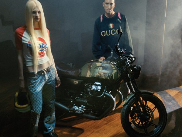 Palace x Gucci, una moto Guzzi de diseño por partida triple.