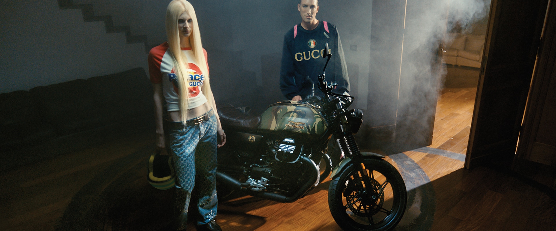 imagen 1 de Palace x Gucci, una moto Guzzi de diseño por partida triple.