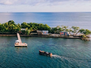 Sale a la venta Coral Caye Island, la paradisíaca isla que alquiló Francis Ford Coppola.
