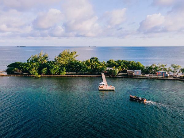Sale a la venta Coral Caye Island, la paradisíaca isla que alquiló Francis Ford Coppola.