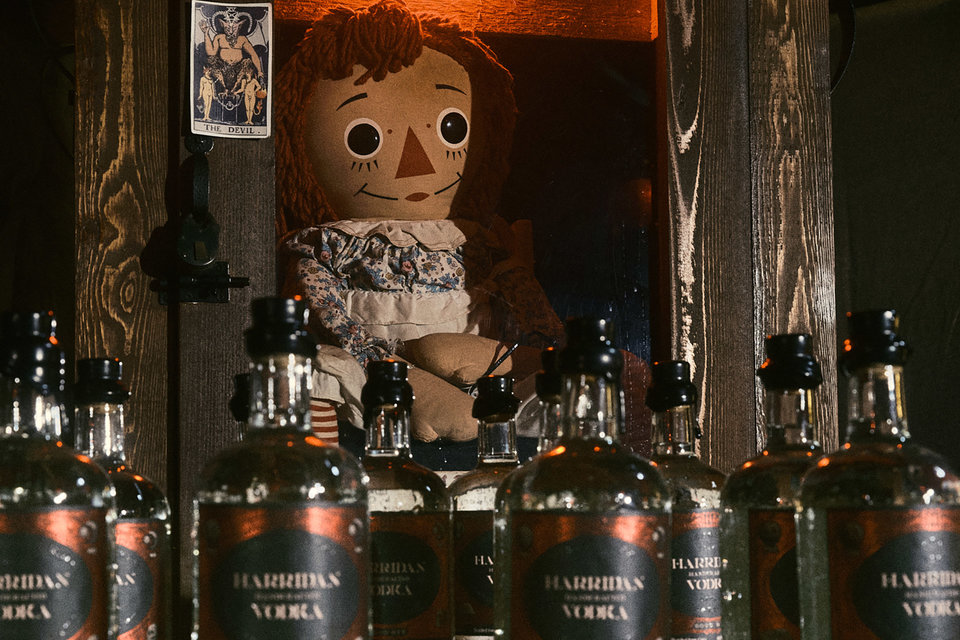 imagen 2 de The Paranormal Reserve de Harridan Vodka, el espirituoso perfecto para Halloween.