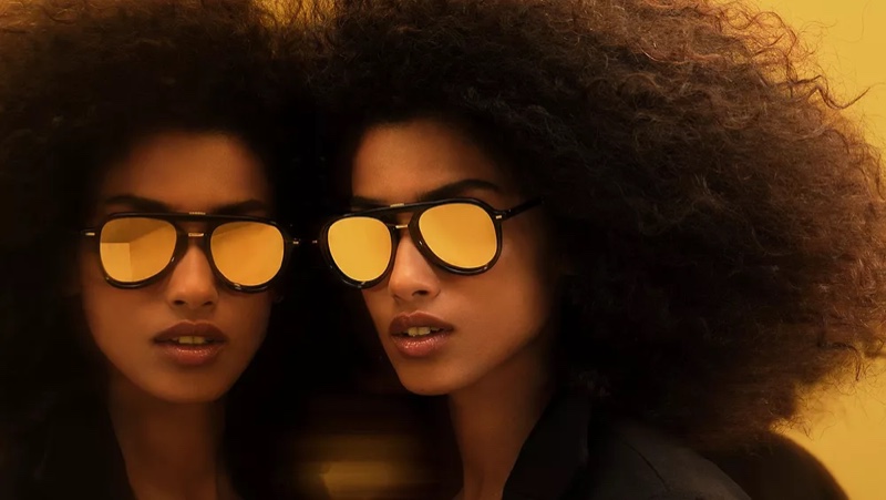 imagen 5 de Adut Akech e Imaan Hammam protagonizan la campaña de Navidad de Hugo Boss.