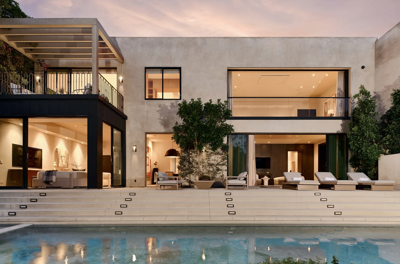 imagen 2 de Esta es la espectacular casa que Kylie Jenner y Travis Scott venden en Beverly Hills.