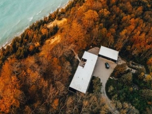 Evenfall House, un refugio de lujo en el lago Michigan.
