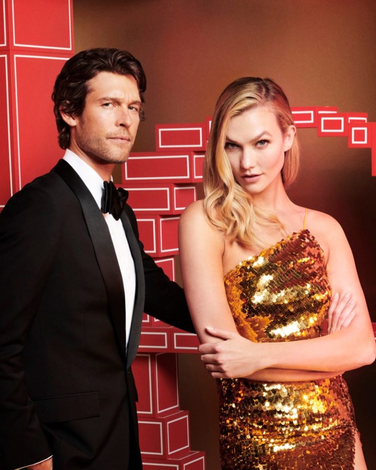 imagen 2 de Karlie Kloss es la Good Girl dorada de Carolina Herrera.