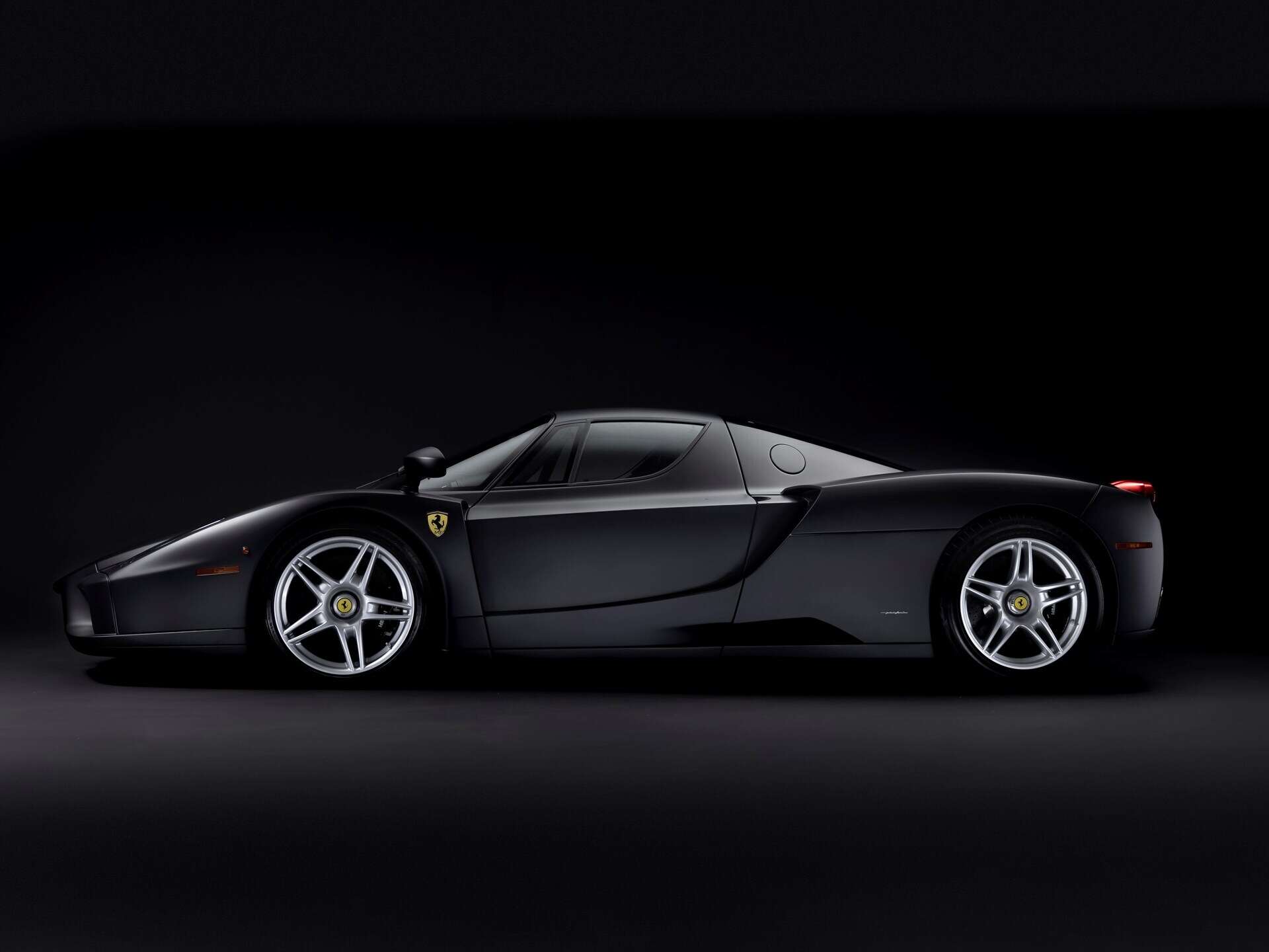 imagen 10 de Sale a subasta un Ferrari Enzo negro mate único excepcional.