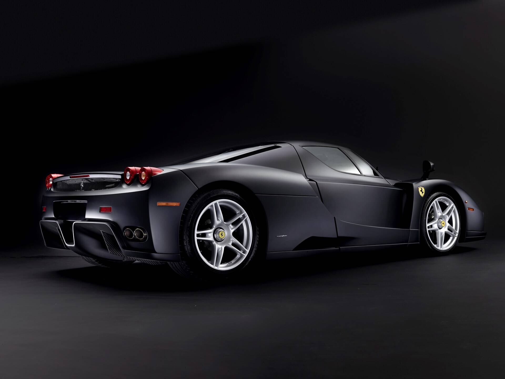 imagen 13 de Sale a subasta un Ferrari Enzo negro mate único excepcional.