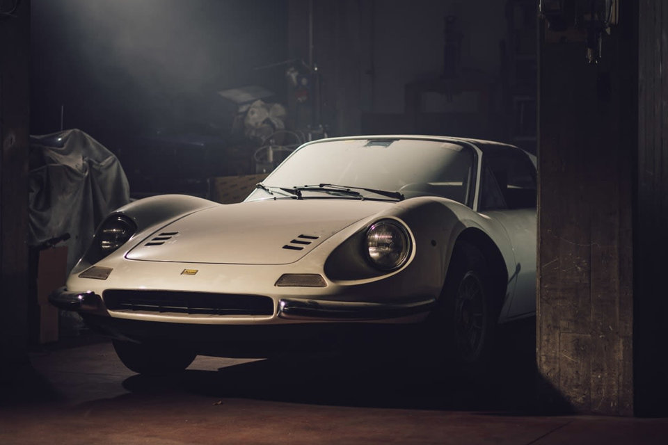 imagen 1 de A subasta un Ferrari que estuvo 40 años abandonado en un garaje.