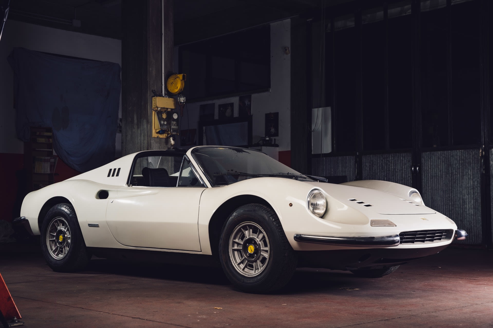 imagen 4 de A subasta un Ferrari que estuvo 40 años abandonado en un garaje.
