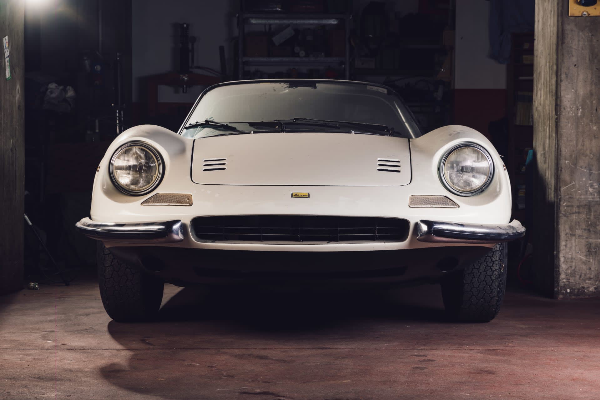 imagen 2 de A subasta un Ferrari que estuvo 40 años abandonado en un garaje.