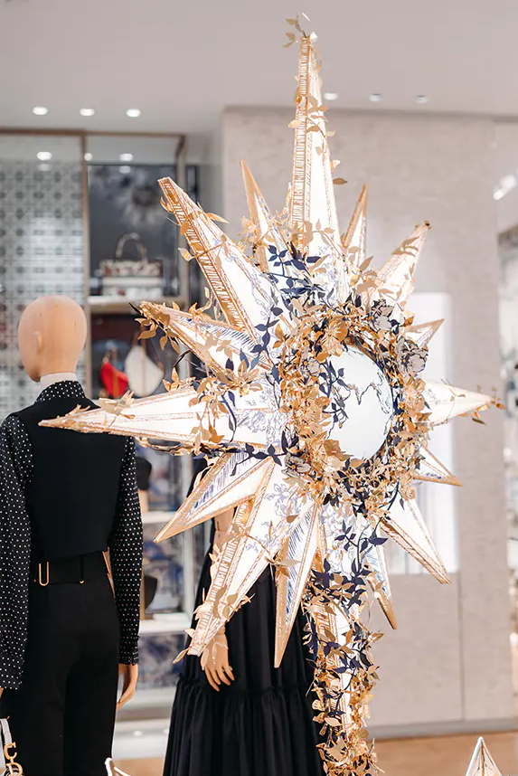 imagen 3 de Así de espectaculares lucen las boutiques Dior en Navidad.