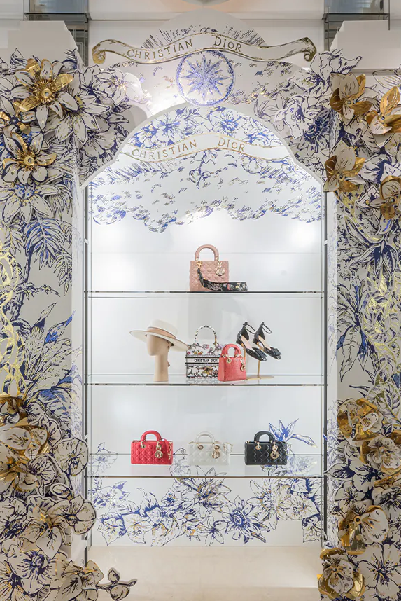 imagen 25 de Así de espectaculares lucen las boutiques Dior en Navidad.