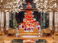 La Navidad del Hotel Mandarin Oriental Jumeira se celebra junto un árbol de Cartier.