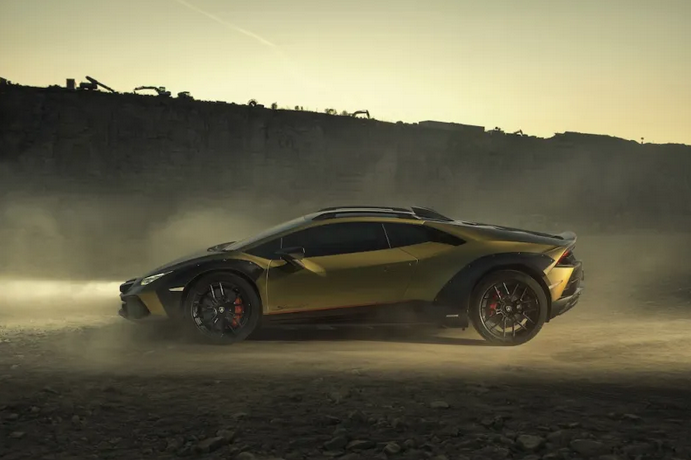 imagen 3 de Huracan Sterrato: Lamborghini presenta el primer superdeportivo todoterreno con motor V10.