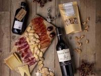 Ramón Bilbao y Doña Tomasa presentan un regalo gourmet premium.