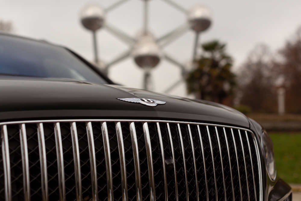 imagen 6 de Bentley presenta en el Salón del Automóvil de Bruselas la primera edición del Bentayga EWB Azure.