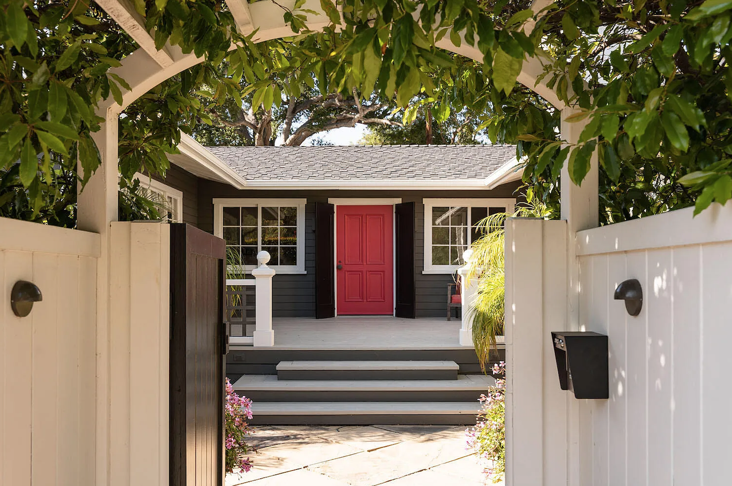imagen 1 de Ellen Degeneres y Portia de Rossi venden su casa en Montecito.