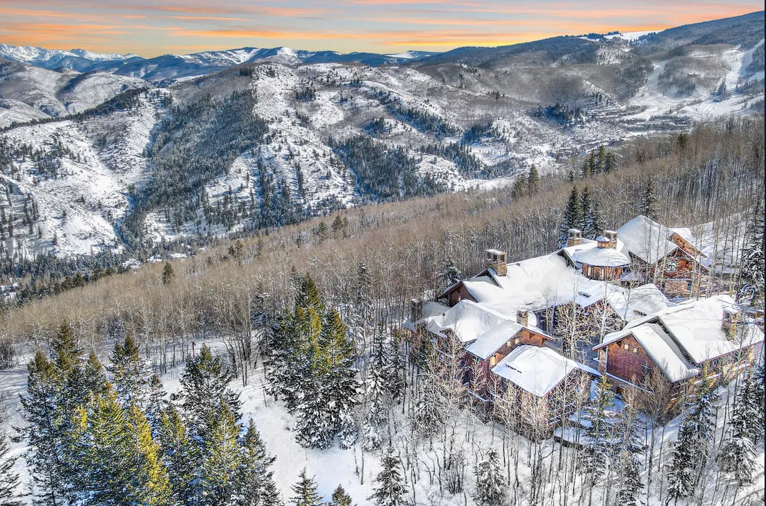 imagen 1 de Daybreak Ridge: la casa con la que sueñan los amantes de la nieve cuesta 22 millones de dólares.