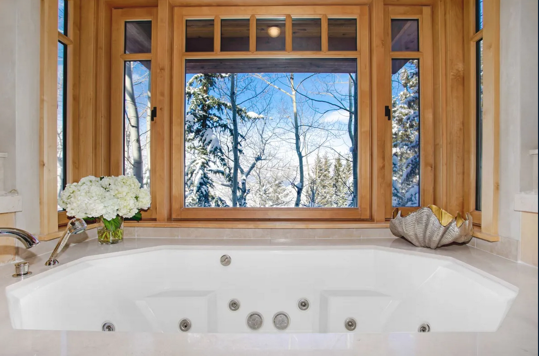 imagen 18 de Daybreak Ridge: la casa con la que sueñan los amantes de la nieve cuesta 22 millones de dólares.