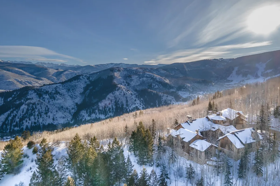 imagen 4 de Daybreak Ridge: la casa con la que sueñan los amantes de la nieve cuesta 22 millones de dólares.