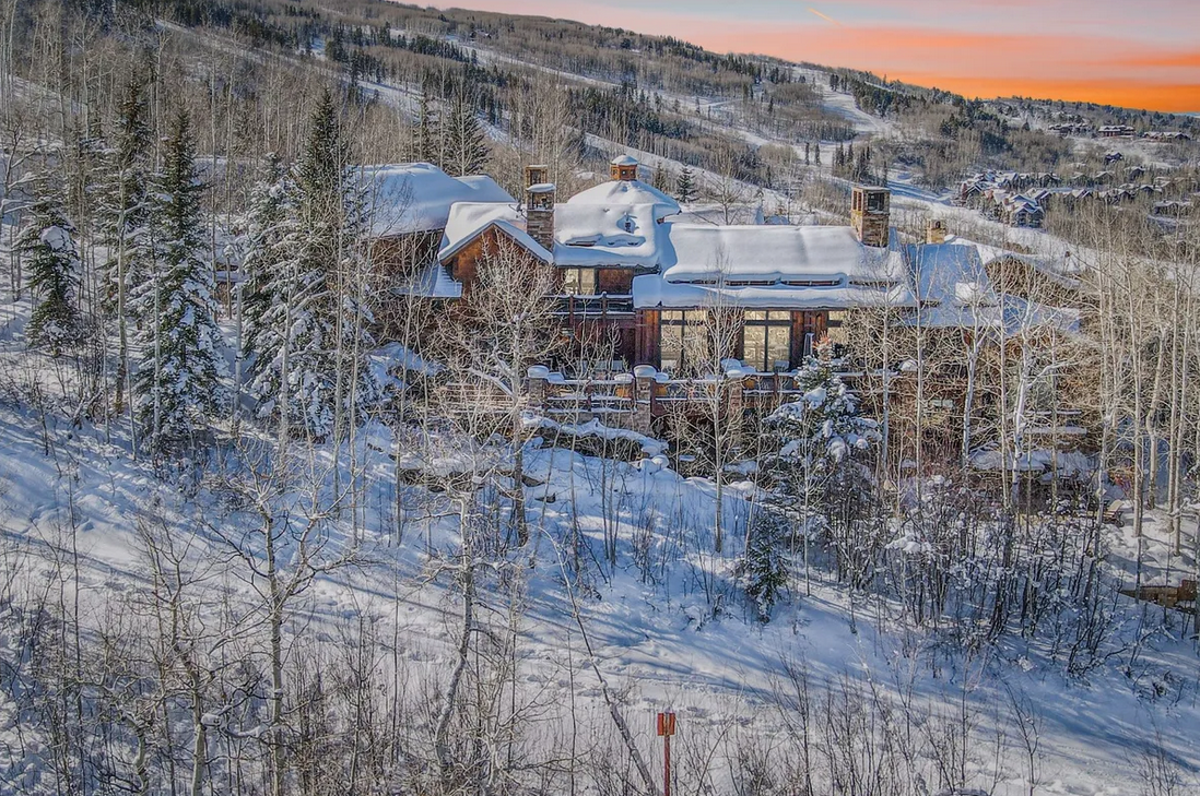 imagen 3 de Daybreak Ridge: la casa con la que sueñan los amantes de la nieve cuesta 22 millones de dólares.