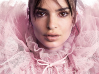 La sensualidad de Emily Ratajkowski y Flowerbomb de Viktor&Rolf.