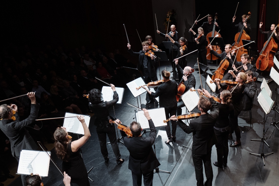 imagen 3 de Mahler Chamber Orchestra celebra su 25 aniversario junto a Mitsuko Uchida y Pablo Heras-Casado