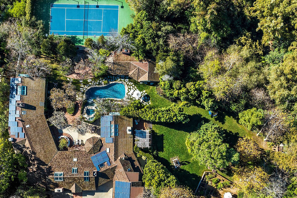 imagen 1 de Brentwood Estate: Jim Carrey vende su rancho.
