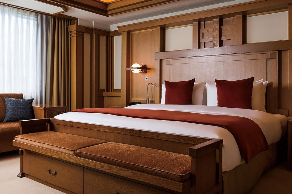 imagen 2 de Frank Lloyd Wright Suite, una habitación de hotel en honor al arquitecto americano en Tokio.