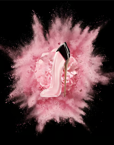 imagen 9 de Carolina Herrera Good Girl Blush: Karlie Kloss envuelta en rosa.