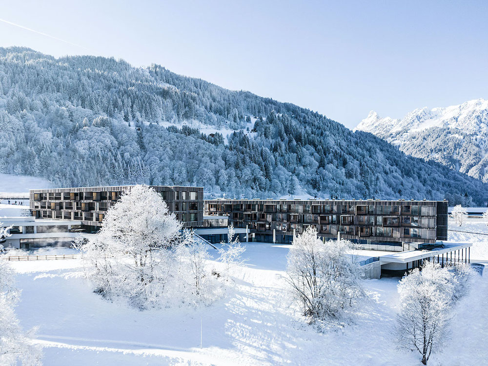 imagen 1 de Falkensteiner Hotel Montafon, un nuevo hotel de lujo y escándalo en Los Alpes.