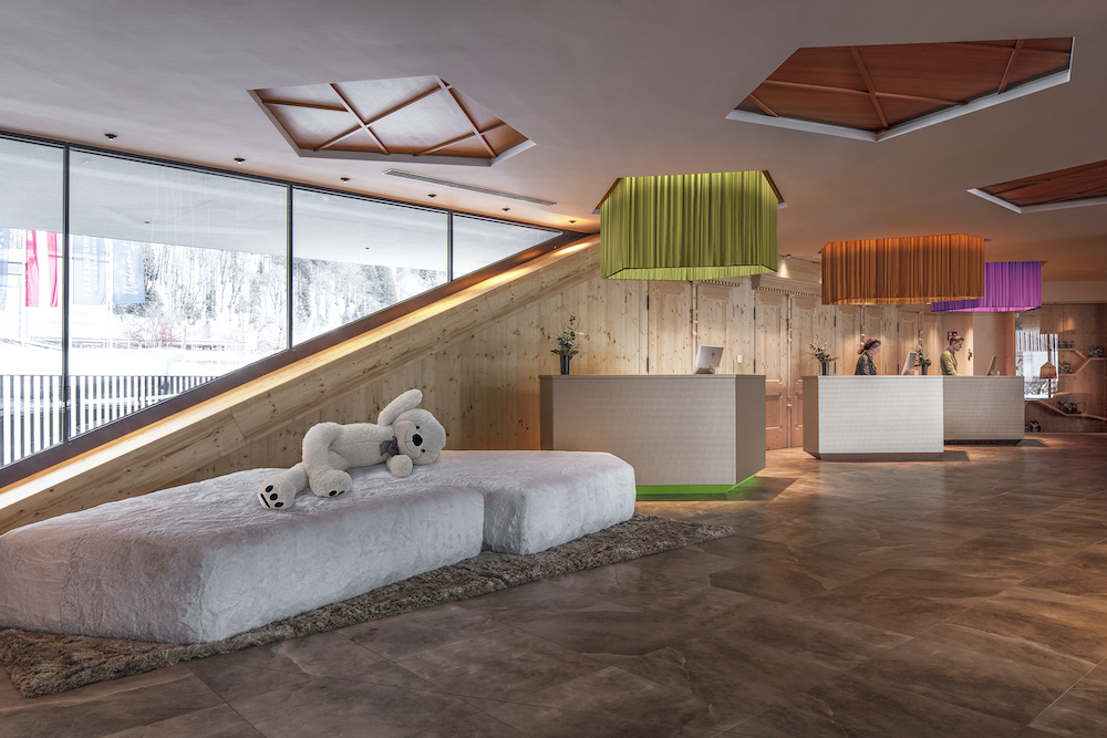 imagen 7 de Falkensteiner Hotel Montafon, un nuevo hotel de lujo y escándalo en Los Alpes.