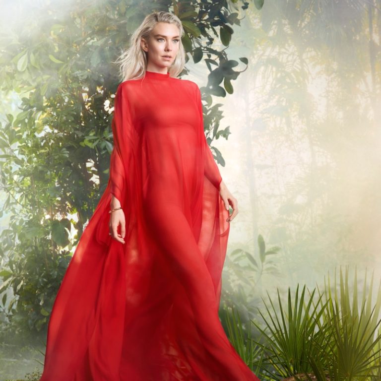imagen 6 de Cartier La Panthere Perfume viste de rojo…