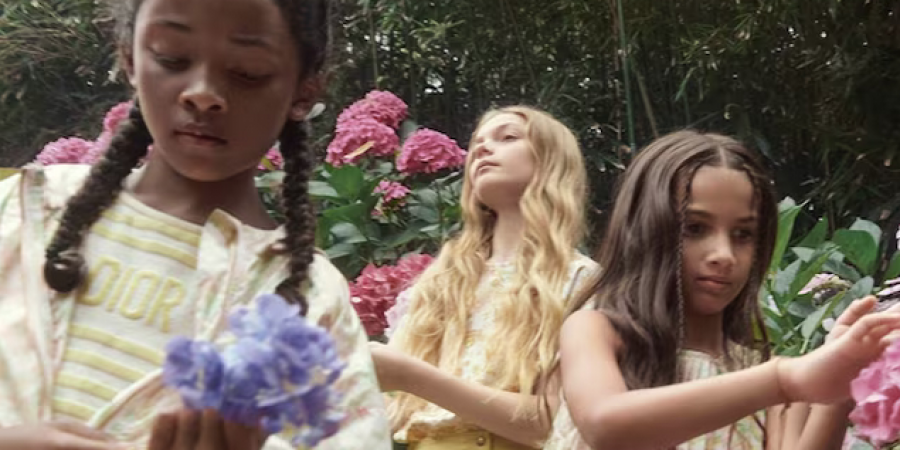 Cordelia de Castellane viste a las niñas de primavera y Dior.