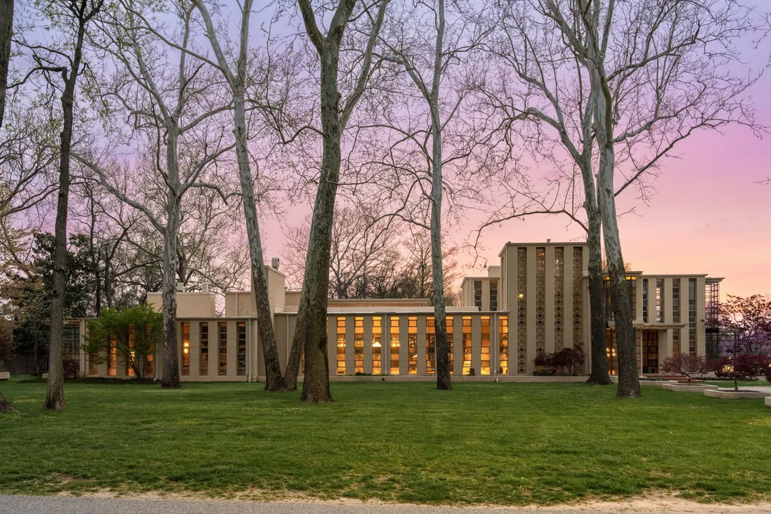 imagen 7 de Se vende una casa diseñada por Frank Lloyd Wright  en Tulsa.