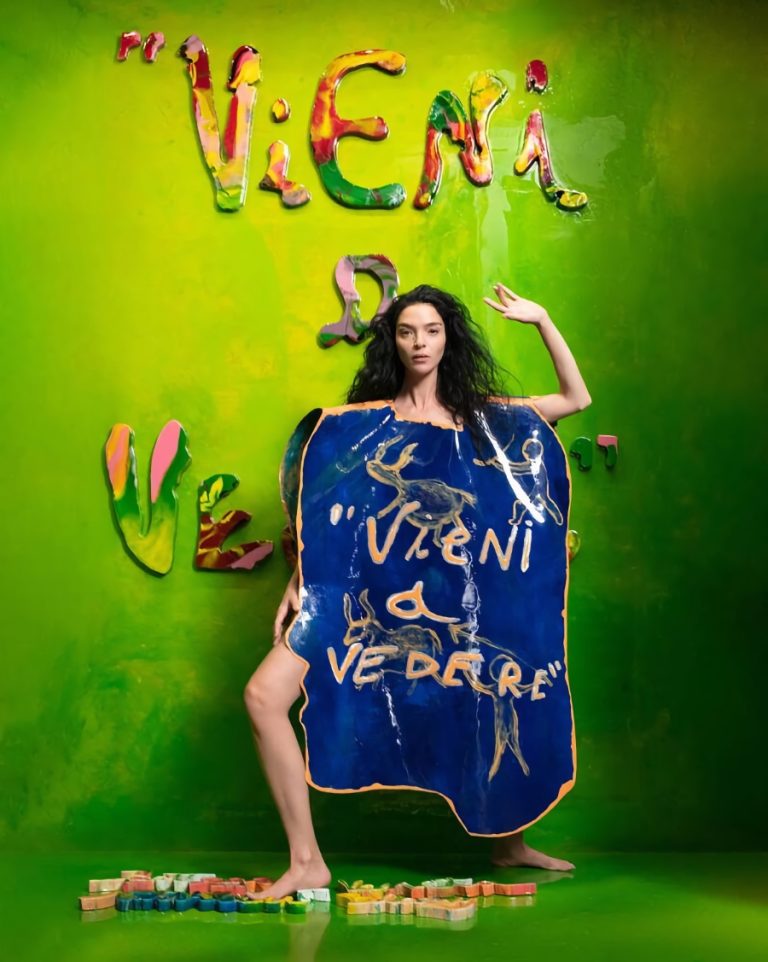 imagen 6 de Vieni a Vedere: lo de Bottega Veneta con Mariacarla Boscono al desnudo.
