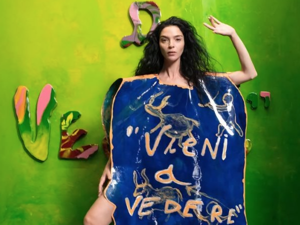 imagen 7 de Vieni a Vedere: lo de Bottega Veneta con Mariacarla Boscono al desnudo.