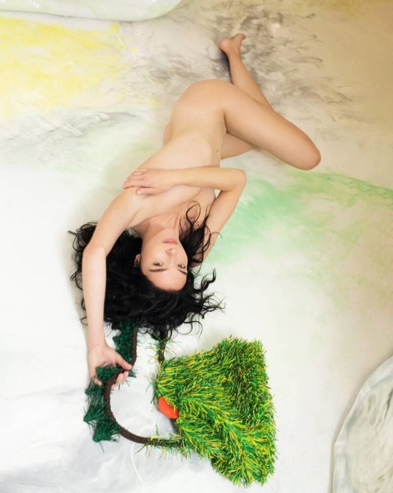 imagen 4 de Vieni a Vedere: lo de Bottega Veneta con Mariacarla Boscono al desnudo.