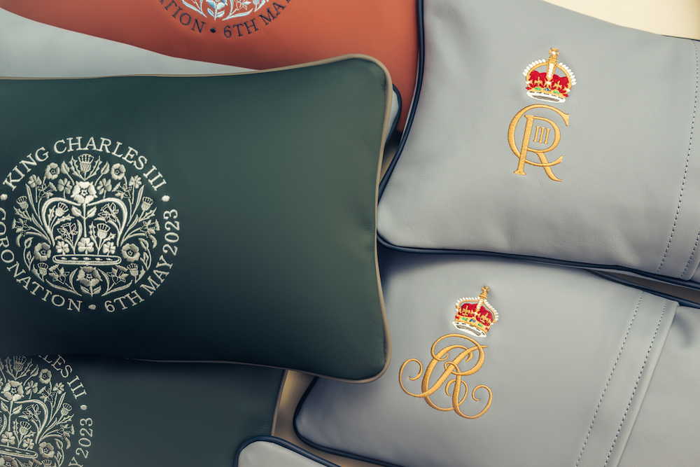 imagen 7 de Bentley diseña unos bonitos cojines para celebrar la coronación de Carlos III de Inglaterra.