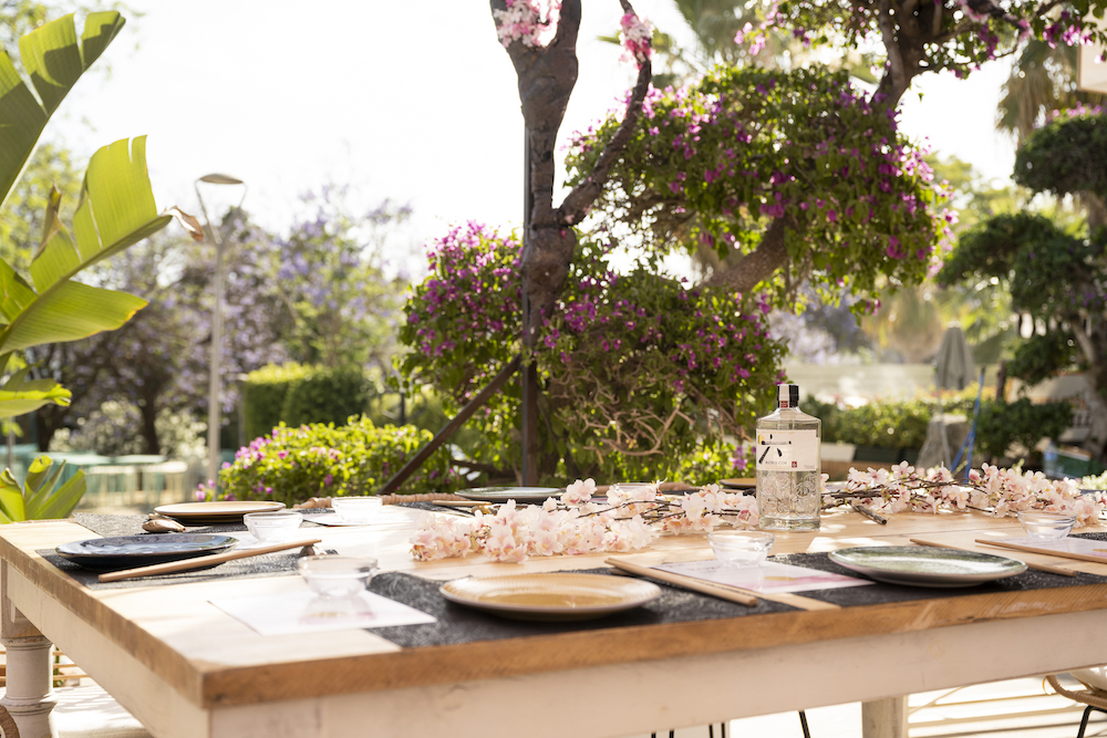 imagen 4 de Urban Hanami: Roku Gin lleva la sakura japonesa a Sevilla hasta el 21 de junio.