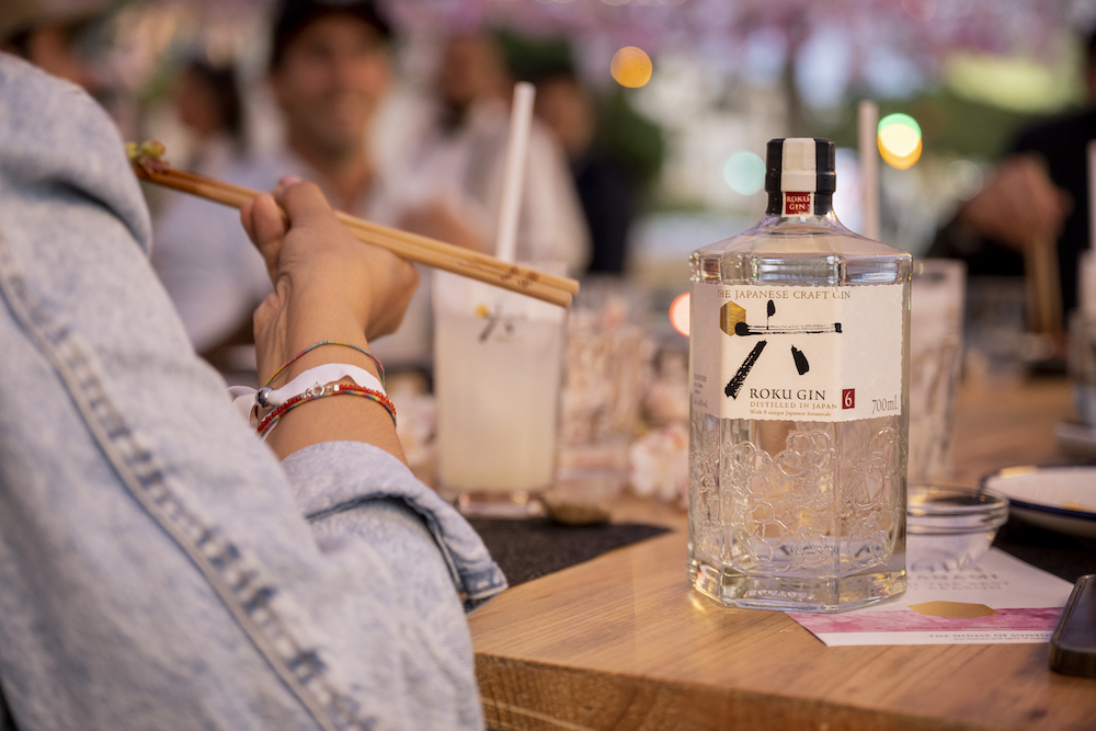 imagen 12 de Urban Hanami: Roku Gin lleva la sakura japonesa a Sevilla hasta el 21 de junio.