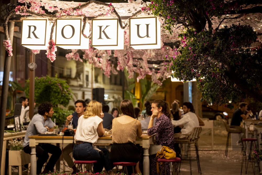 imagen 14 de Urban Hanami: Roku Gin lleva la sakura japonesa a Sevilla hasta el 21 de junio.